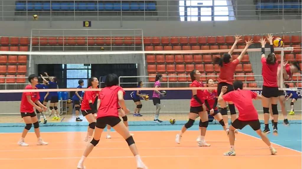 ĐT bóng chuyền nữ Việt Nam giao hữu với đội ĐKVĐ quốc gia